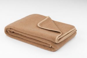 Одеяло "КАРАКУМЫ-01" из 100% верблюжьей пуховой шерсти (100см х140см) ― ButikLand